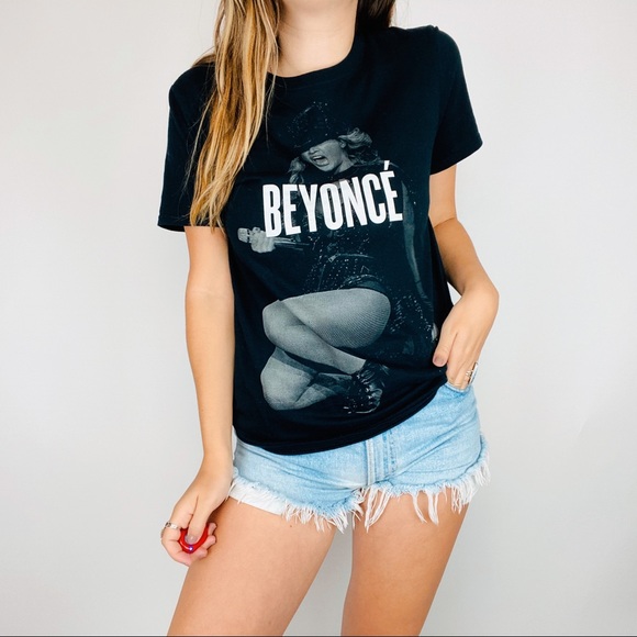 beyonce Tops - Beyonce black On the Run tour band tee